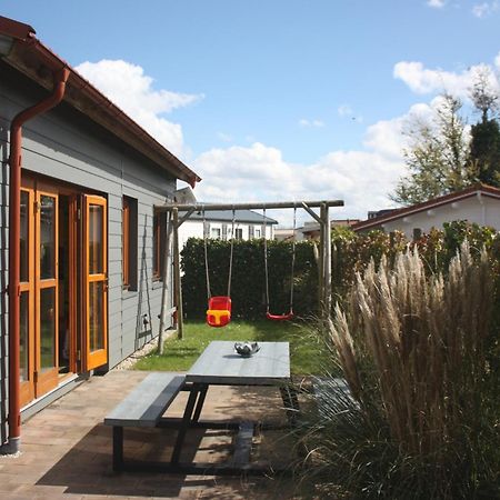 Villa Emilia - Gemütliches kinderfreundliches Blockhaus mit umzäuntem Garten Sint Annaland Exterior foto