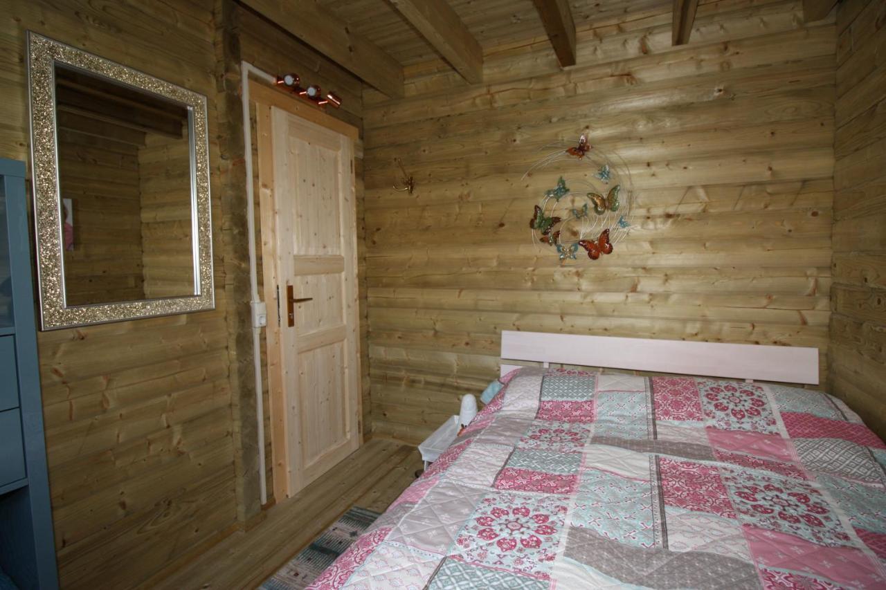 Villa Emilia - Gemütliches kinderfreundliches Blockhaus mit umzäuntem Garten Sint Annaland Exterior foto