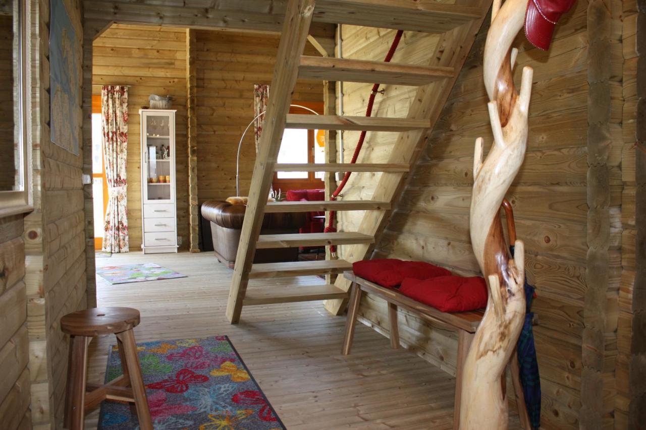 Villa Emilia - Gemütliches kinderfreundliches Blockhaus mit umzäuntem Garten Sint Annaland Exterior foto