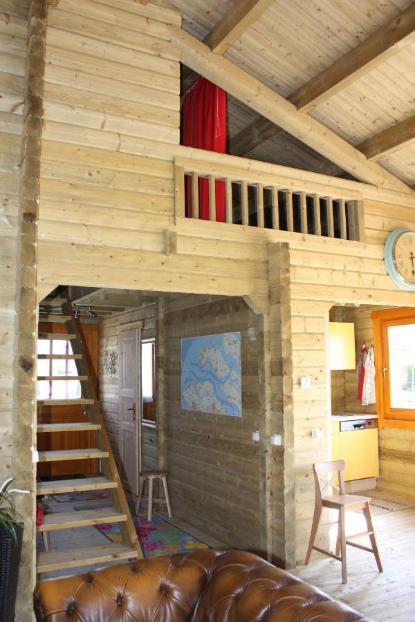 Villa Emilia - Gemütliches kinderfreundliches Blockhaus mit umzäuntem Garten Sint Annaland Exterior foto