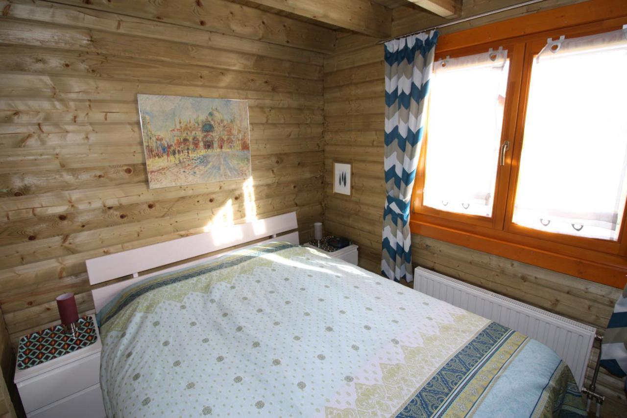 Villa Emilia - Gemütliches kinderfreundliches Blockhaus mit umzäuntem Garten Sint Annaland Exterior foto