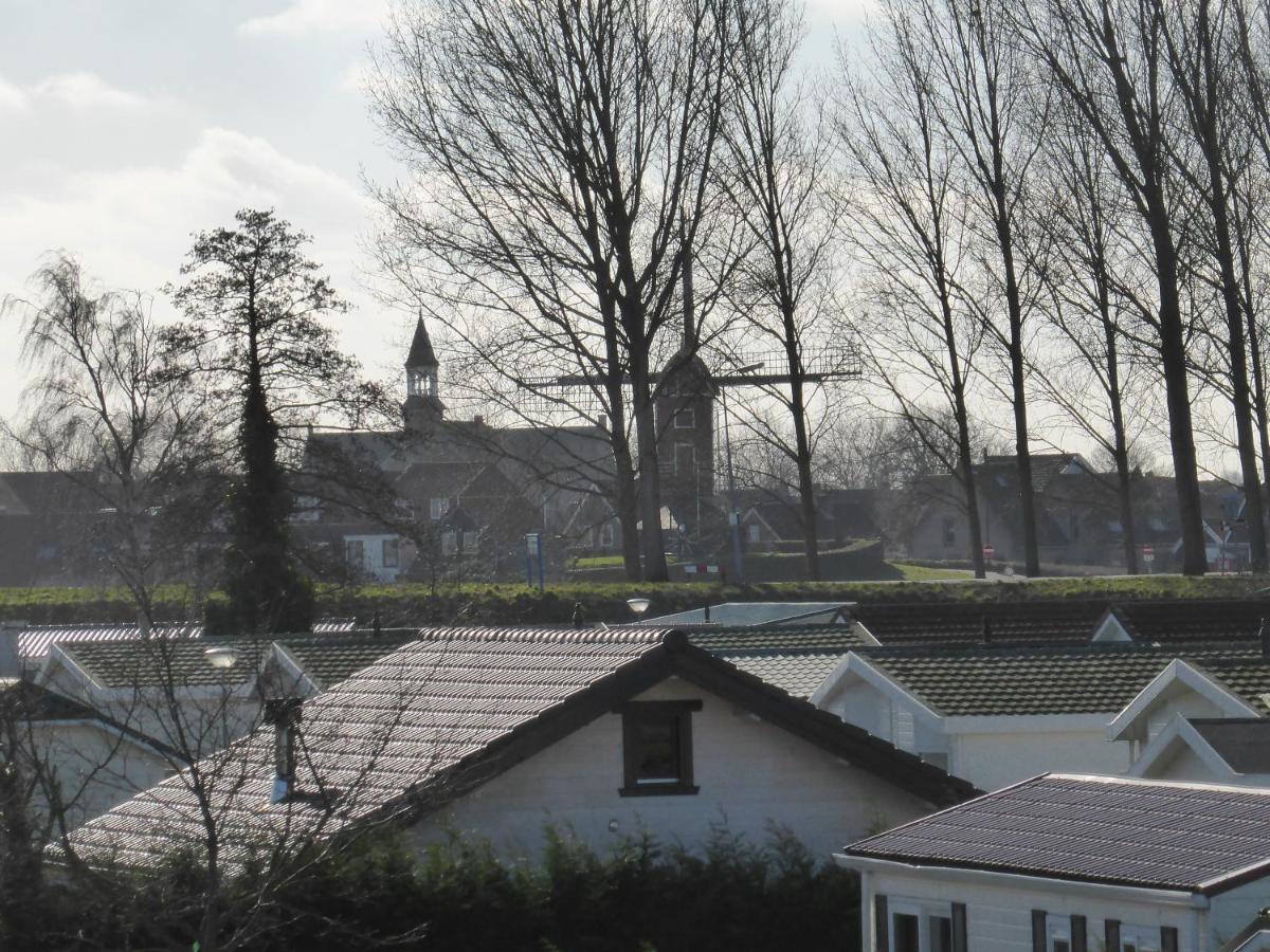 Villa Emilia - Gemütliches kinderfreundliches Blockhaus mit umzäuntem Garten Sint Annaland Exterior foto