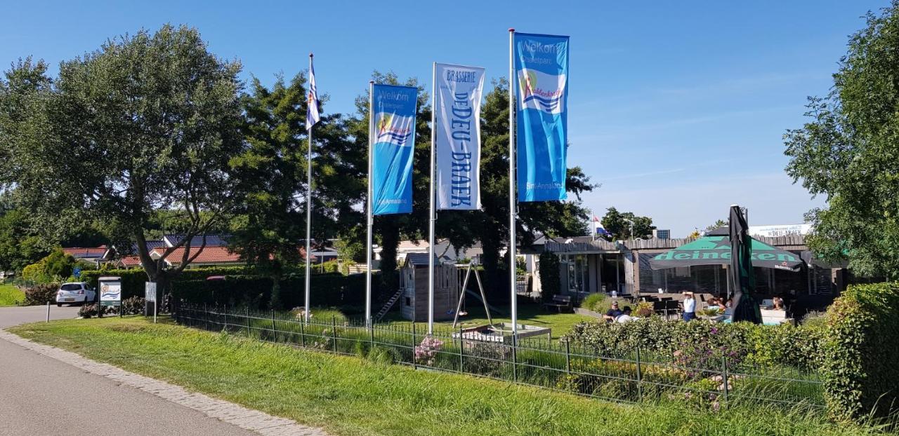 Villa Emilia - Gemütliches kinderfreundliches Blockhaus mit umzäuntem Garten Sint Annaland Exterior foto